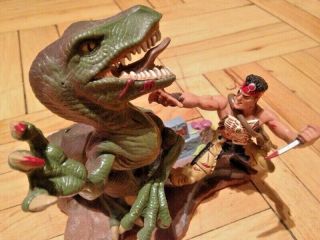 Turok Dinosaur Hunter vs Raptor posable statue display Playmates 2