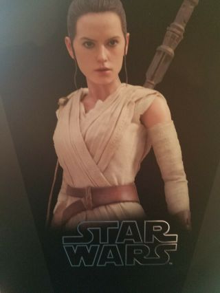 Hot Toys Movie Masterpiece Rey Star Wars The Force Awakens & Blu Ray