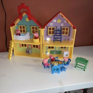 Peppa Pig Deluxe Fold Up House With Figures And Accessories