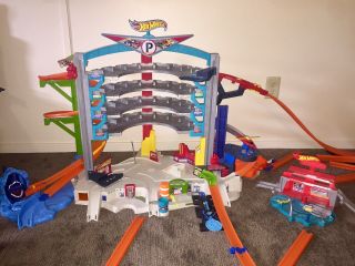 Hot Wheels Ultimate Garage Shark Attack,  Helicopter,  Car Wash,  And Extra Track