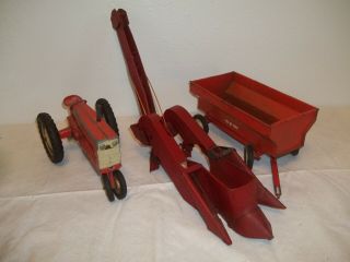 Vintage 1/16 Scale Tru - Scale Tractor,  2 Row Mounted Corn Picker,  and Wagon 3