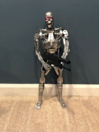 Neca 18 Inch Terminator 2 Endoskeleton With Light Up Eyes