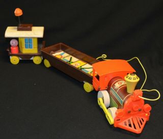 Vintage Fisher Price 168 Magnetic Chug Chug Train Pull Toy Wood Little People