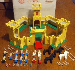 Vintage Lego Yellow Castle 375 / 6075 Classic Castle Near Complete Read Descrpt
