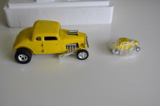 1934 Ford Coupe Hot Rod Hot Wheels Legends 1:24 & 1:64 Yellow 2 Cars