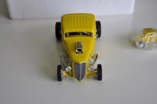1934 Ford Coupe Hot Rod Hot Wheels Legends 1:24 & 1:64 Yellow 2 cars 2