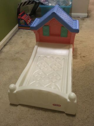 Little Tikes Cottage Baby Doll Bed
