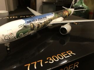 Jc Wings 1/200 Air Zealand 777 - 300er Zk - Okp (xx2991 The Hobbit)