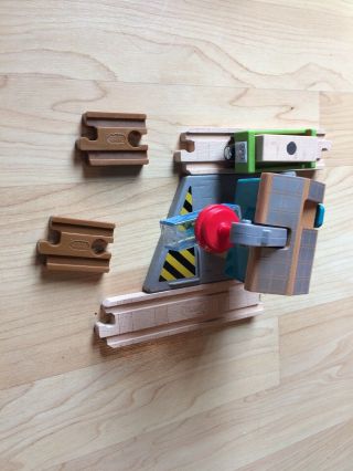 Fisher - Price Thomas And Friends Wood,  Spin And Lift Crane