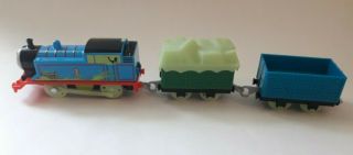Thomas & Friend Trackmaster Motorized Glow In The Dark Thomas With Freight Cars
