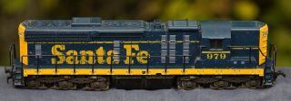 Ho Scale Atlas Atsf Santa Fe Railroad Sd24 Diesel 979 Powered & Lighted