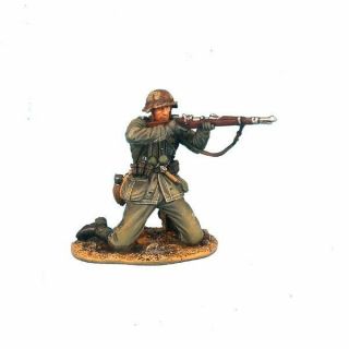 First Legion 1/30th scale GERSTAL007 WWII German infantryman kneeling firing 3