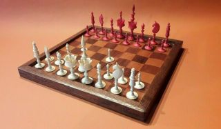 Fine Antique Nuremberg Biedermeier Bovine Bone Selenus Chess Set And Board.  1840