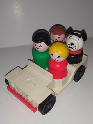 Vintage Fisher Price Little People 4 Passenger Jeep With Mom Dad Daughter & Dog