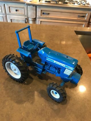ERTL 1/16 scale Ford 7710 tractor with rollbar,  836 2