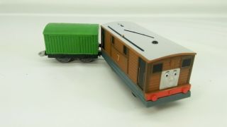 Thomas & Friends Trackmaster motorized train engine Toby trolley tram 7 w/ car 2