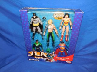 Dc Direct Jla Gift Set Of 5 Action Figures With Comic 2005