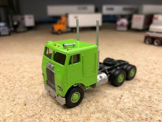 Athearn White Freightliner Lime Green Truck Tractor 1 / 87 Ho For Trailer