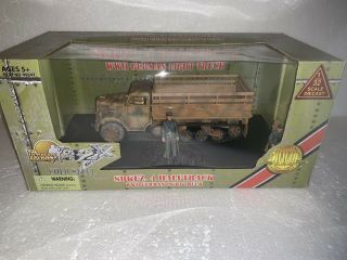 21st Century Toys,  Ultimate Soldier,  1:32 Scale,  Wwii Sdkfz.  4 Half - Track 99347