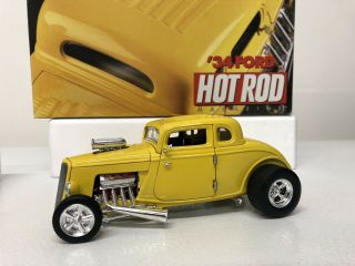 1934 Ford Coupe Hot Rod Hot Wheels Legends 1:24 Yellow