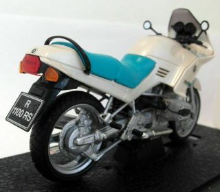 Revell 1/12 Scale diecast - 08870 BMW R 1100 RS White motorcycle 3