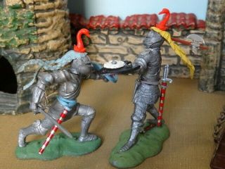 Britains Swoppet Knights,  2 Attacking With Sword & Axe,  Toy Soldiers,  Complete