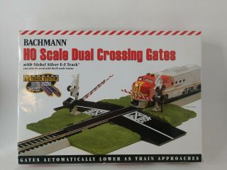 Bachmann - Deluxe Dual Crossing Gate E - Z Track Ho 44579