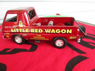 Bill Mavericks Golden Dodge Little Red Wagon 1:24 By Johnny Lightning Mopar