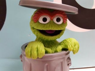 Sesame Street Oscar The Grouch Plastic 7” with Trash 1988 3