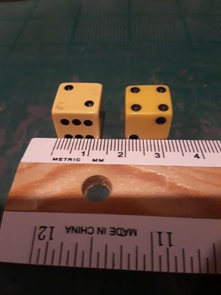 Two Bakelite Butterscotch Square 12mm Backgammon Bunco Game Dice