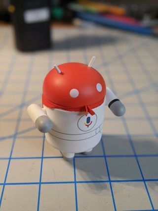 Android Mini Collectible Figurine Figure Special Edition - Voice Researcher