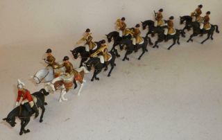 An Unboxed Set 7840 Of Britains Herald Vintage Plastic Mounted Band Of Guards