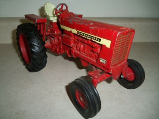 INTERNATIONAL 856 TRACTOR ERTL ESKA Vintage Farm Toy FARMALL IH 2