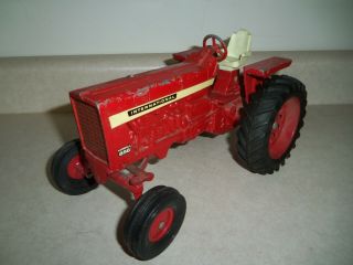 INTERNATIONAL 856 TRACTOR ERTL ESKA Vintage Farm Toy FARMALL IH 3