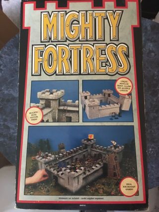 Games Workshop 86810 Mighty Fortress (classic) Warhammer Terrain Castle Siege Nm