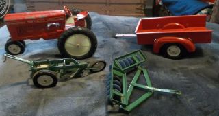 Tru - Scale Red Tractor W/ Green Disc Plow & 2 - Bottom Plow & Wagon Pressed Metal