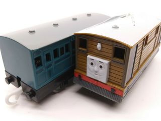 Toby & Passenger Car Thomas & Friends Trackmaster Motorized Train 2009 Mattel