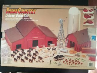 Ertl Farm Country Deluxe Farm Play Set