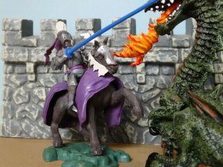 BRITAINS SWOPPET KNIGHT,  MOUNTED DEFENDING WITH LANCE,  Toy Soldiers,  COMPLETE 3
