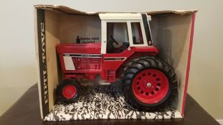 Vintage Ertl International 1586 Tractor With Cab,  1/16 Scale,  463,