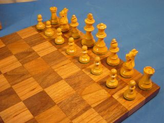 Vintage Wooden Chess Board Carved Complete Set Game Strategy 3