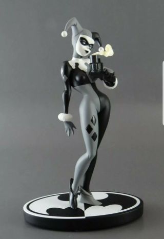 First Edition – Harley Quinn Batman Black And White Statue Bruce Timm Dc