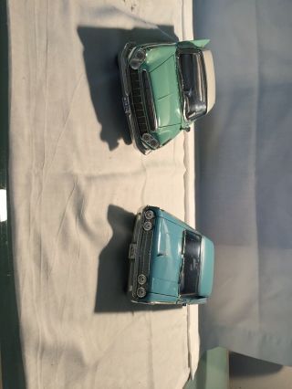 2 Road Signature Series Die Cast Cars 1/18 Scale