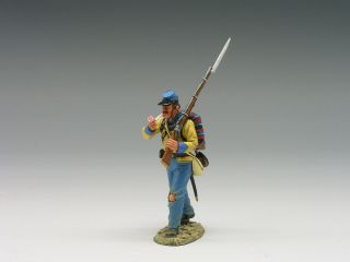 King And Country Cw016 Marching Rifleman With Pipe In Mouth Retired