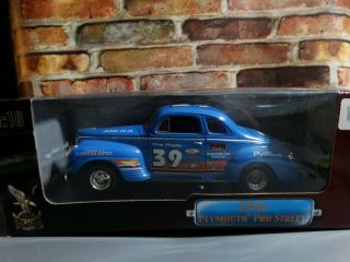 Road Signature 1941 Plymouth Pro Street 1:18 Scale Diecast Hot Rod Race Car