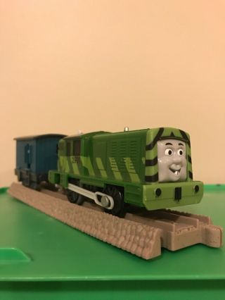 Thomas Train Trackmaster Motorized Green Salty And Caboose