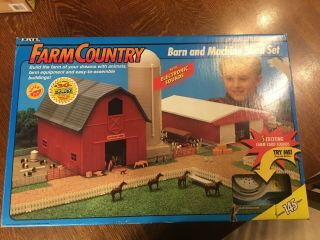 Ertl Farm Country Barn And Machine Shed Set & Instructions Sound