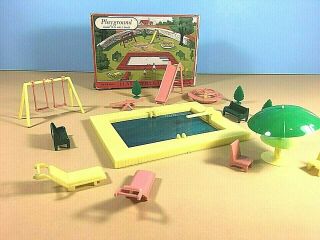 Plasticville O Ga.  1406,  Yellow Pool Playground,  Box.  All Nibs