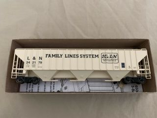 Accurail Ho 4750 - Cu Ft 3 - Bay Covered Hopper L&n Family Lines 242179