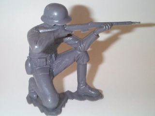 Marx 1963 6 Inch Wwii German Army Soldier Kneeling Shooting His Rifle Excel